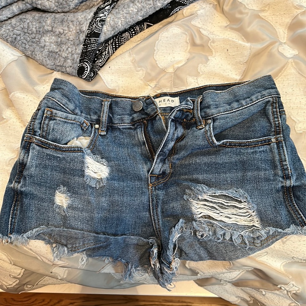 size 25, denim blue, bullhead shorts